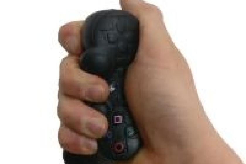 Eleganter Dampf wegkneten als mit dem klassischen Stressball erlaubt die PlayStation-Controller-Variante.