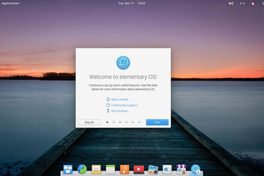 Eine Augenweide, die viele kleine Eigenentwicklungen an Bord hat: der Pantheon-Desktop von Elementary OS.
