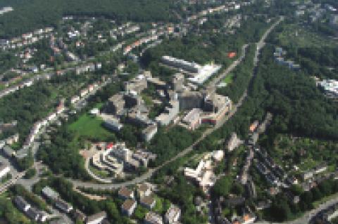 Die Bergische Universität Wuppertal hat ihren Sitz auf dem Grifflenberg - bis zu 1.500 Nutzer greifen hier gleichzeitig auf das WLAN zu