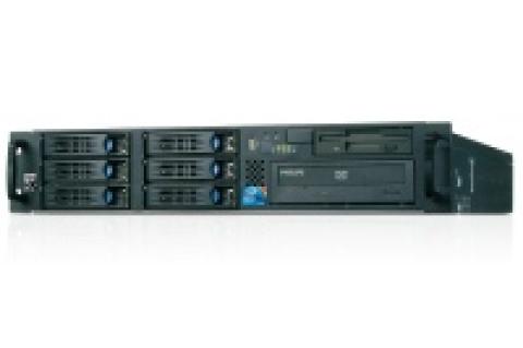 Der TAROX ParX Server R206c G4 ist 2 HE hoch und fasst sechs Festplatten